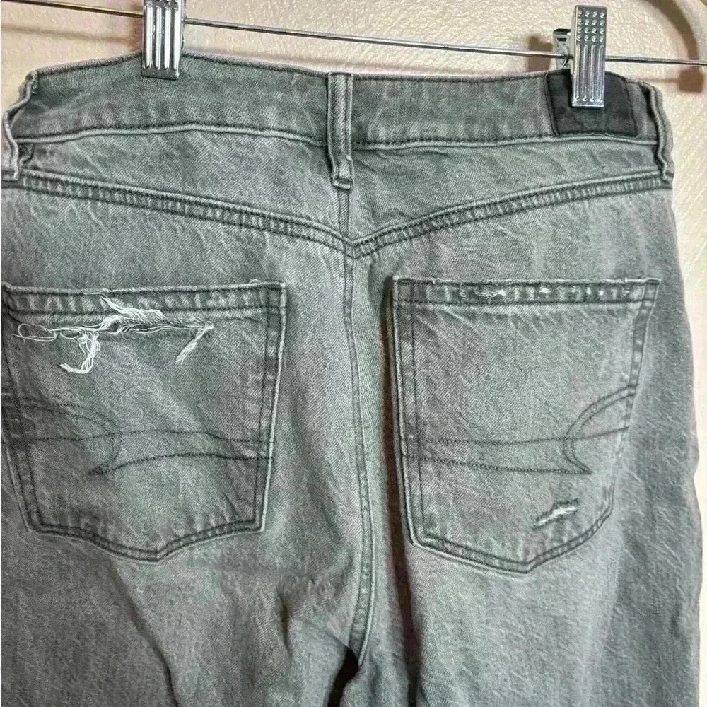 American Eagle AEO Women's Mom‎ Jeans Gray Ripped Distressed Size 4